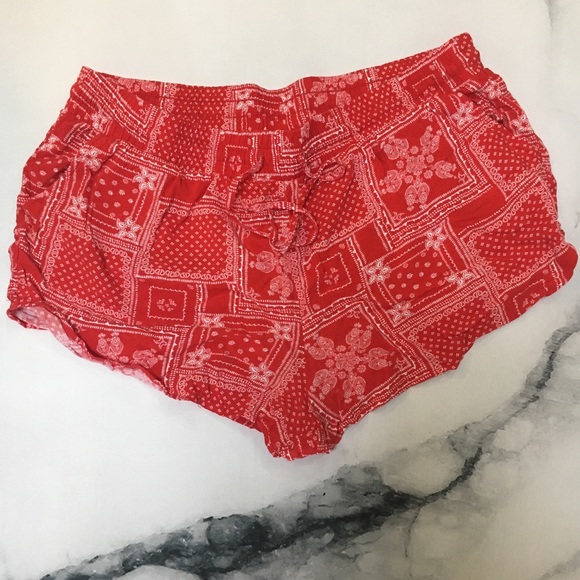 Comfy Bandana Pattern Shorts - Picture 1 of 5
